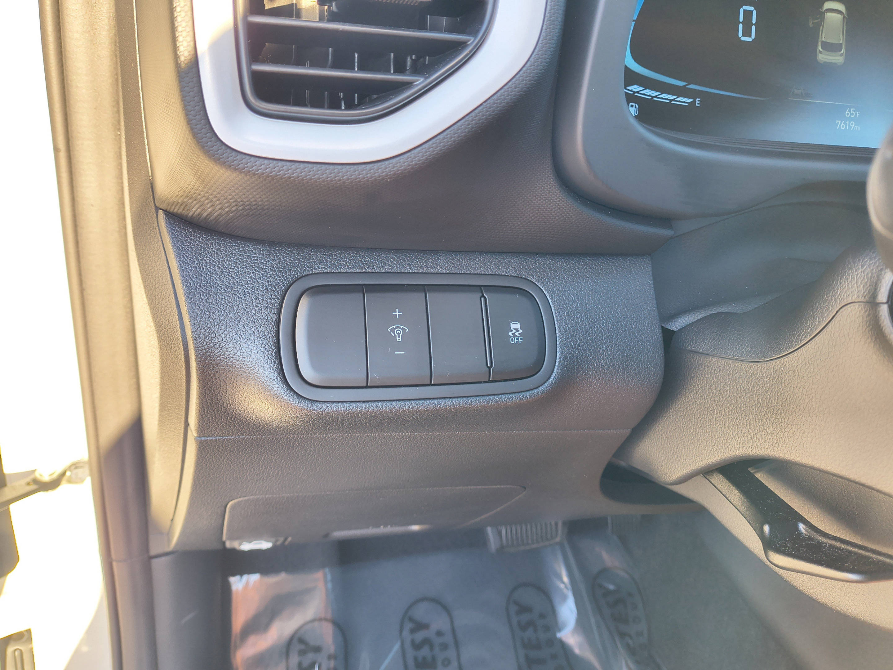 Certified 2023 Hyundai Venue Limited FWD image 24