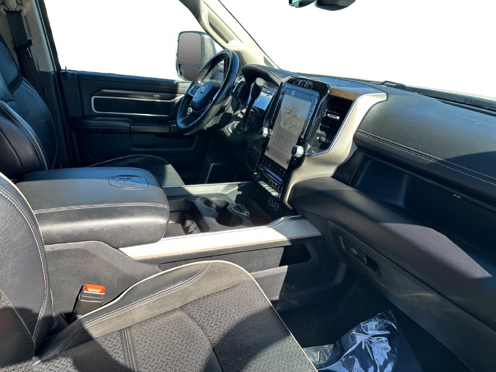 Used 2024 RAM 3500 Laramie AWD/4WD image 17