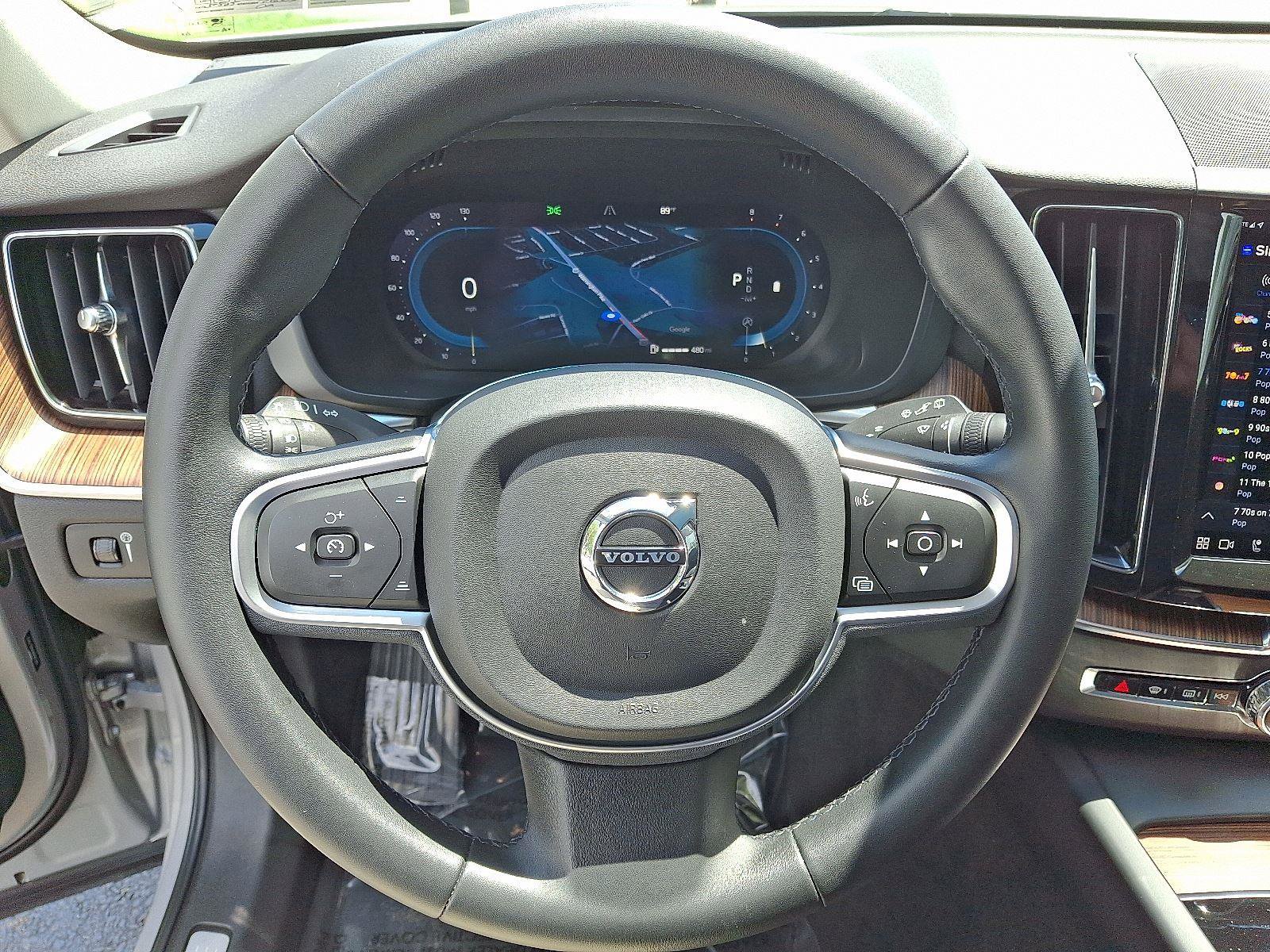 Certified 2022 Volvo XC60 B5 Momentum w/ Climate Package image 19