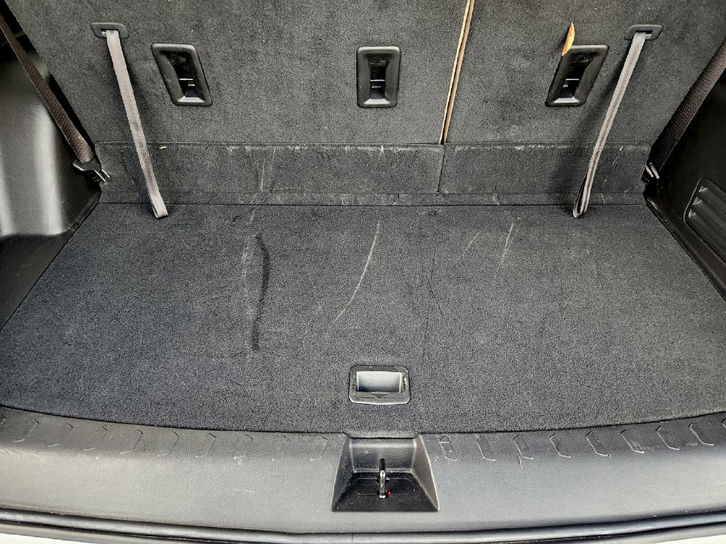 Used 2023 Chevrolet Traverse Premier FWD image 34