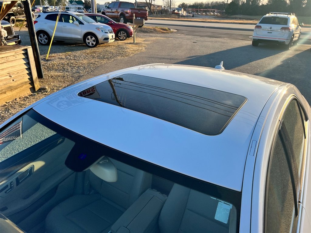 Used 2015 Mercedes-Benz E 350 4MATIC Sedan image 11