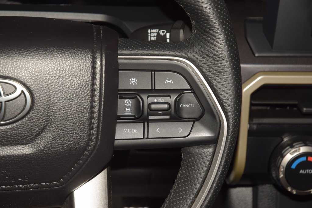 Used 2025 Toyota Tacoma TRD Sport AWD/4WD image 39
