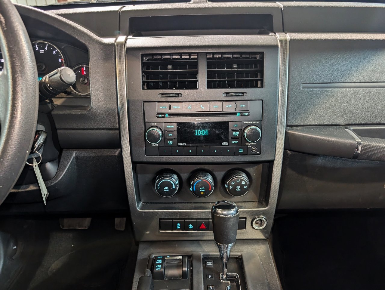Used 2010 Jeep Liberty Sport w/ Popular Equipment Group AWD/4WD image 32