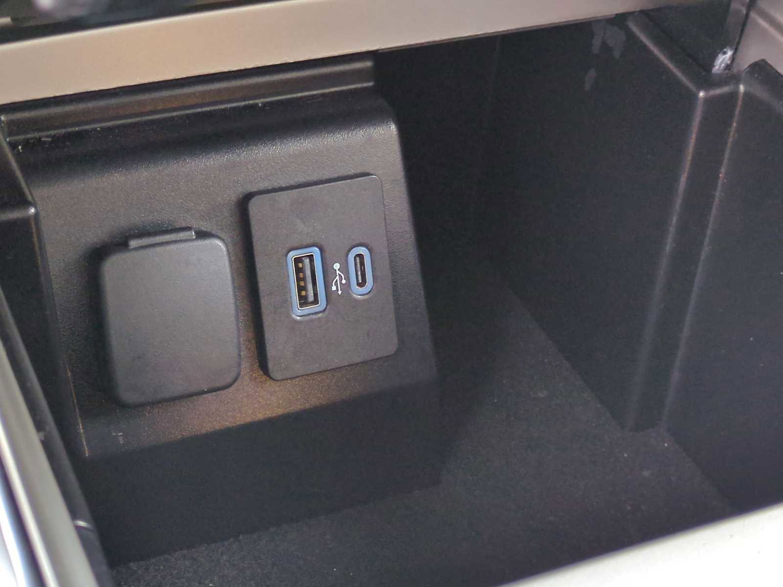 Used 2023 Ford Explorer XLT w/ Equipment Group 202A image 30