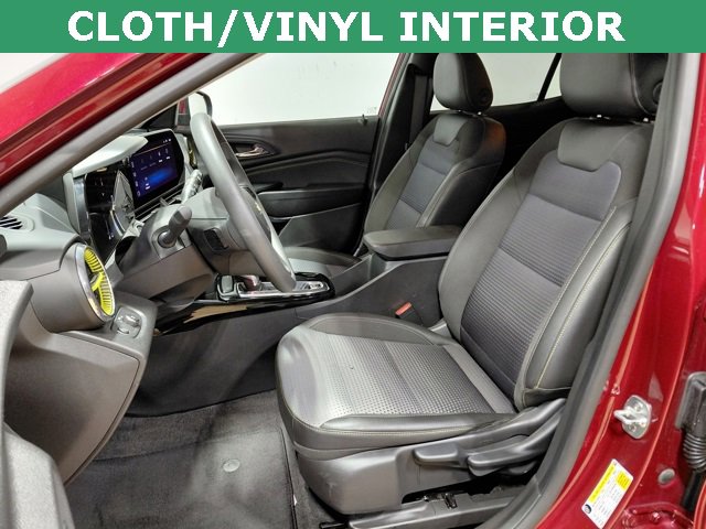 Used 2025 Chevrolet Trax LT image 3