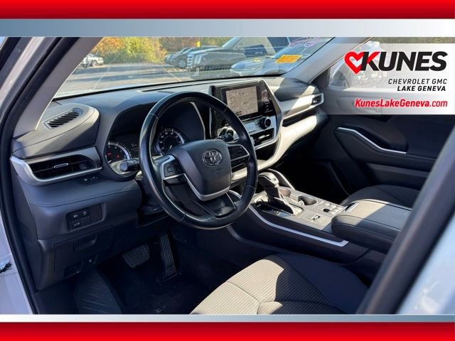 Used 2023 Toyota Highlander LE image 14