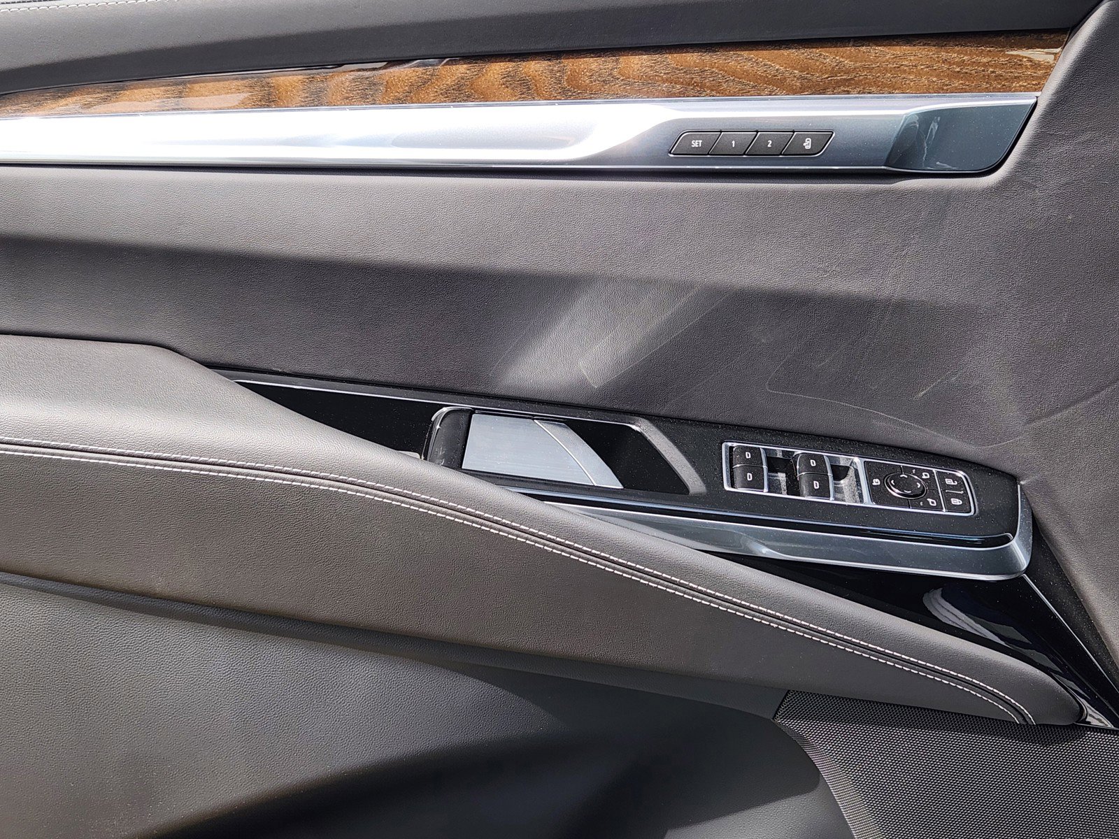 New 2026 Cadillac Escalade ESV Platinum Sport w/ LPO, ONYX Package image 18