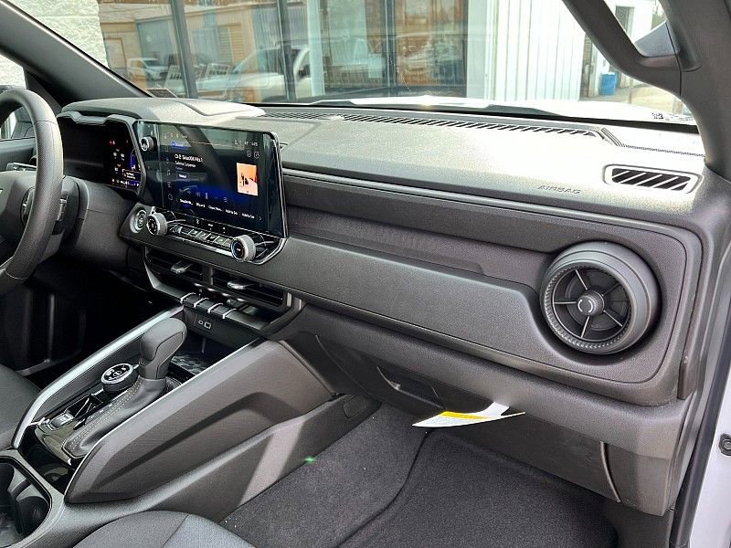 Used 2024 Chevrolet Colorado Trail Boss AWD/4WD image 33