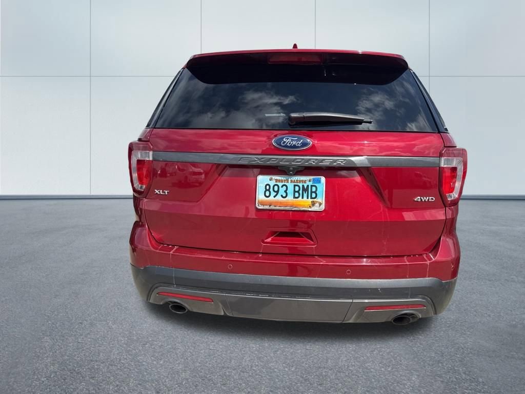 Used 2017 Ford Explorer XLT w/ Equipment Group 202A AWD/4WD image 7
