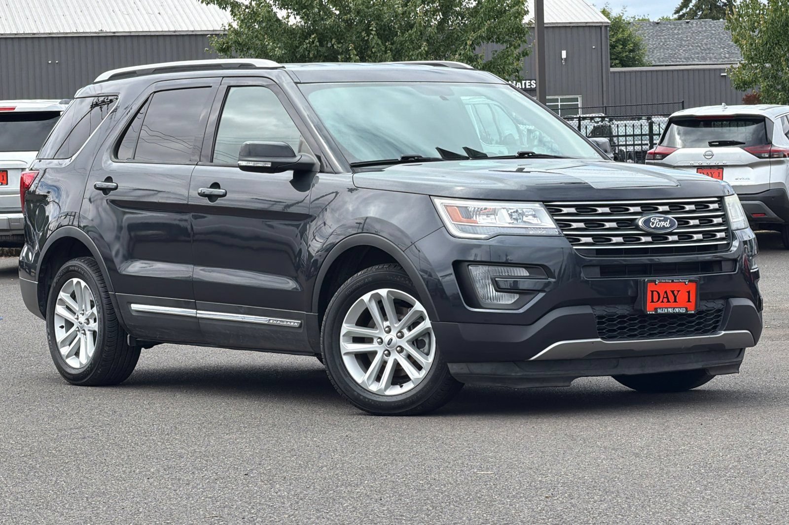 Used 2017 Ford Explorer XLT FWD image 2