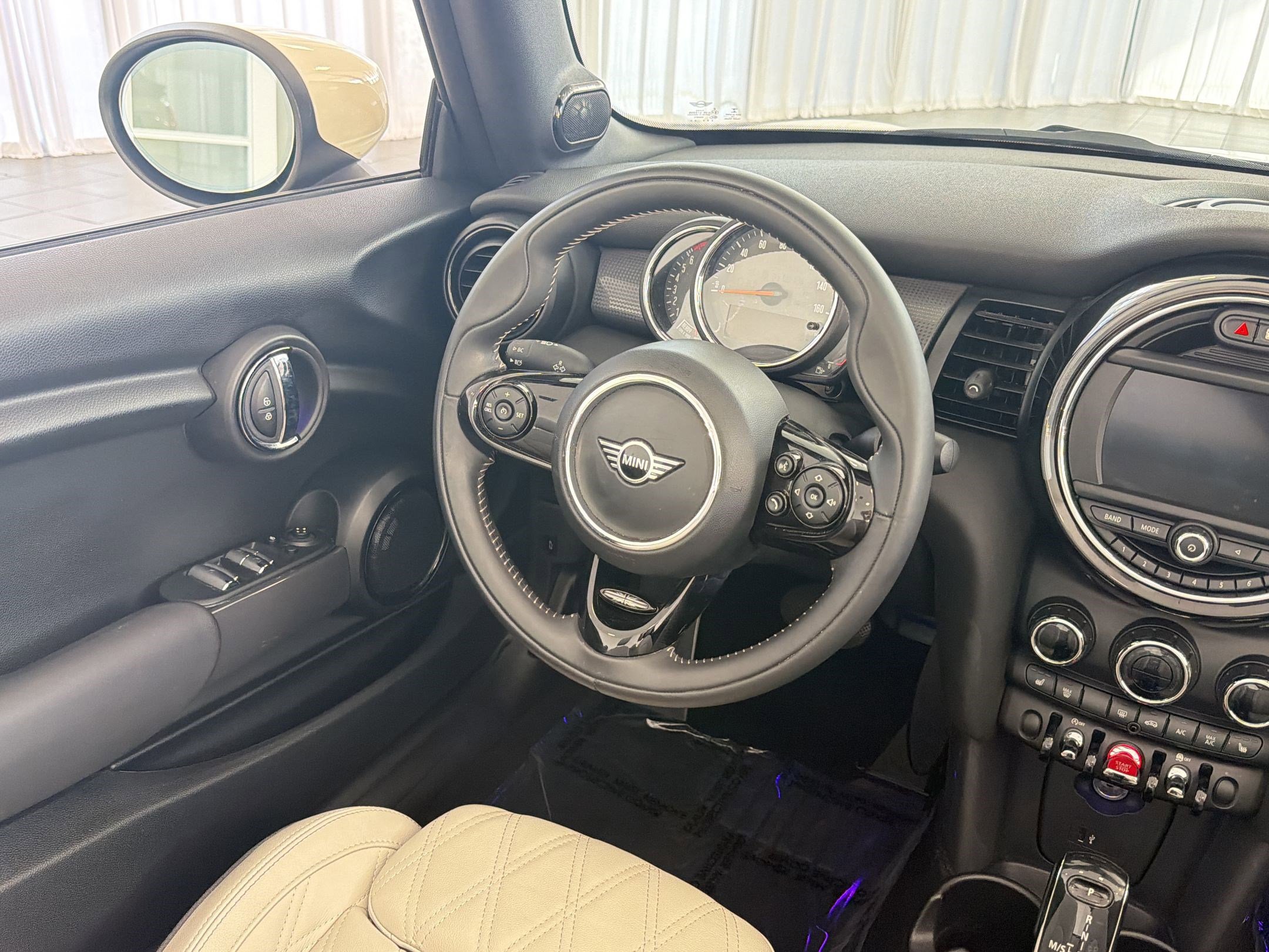 Used 2020 MINI Cooper Convertible w/ Signature Upholstery Package FWD image 26