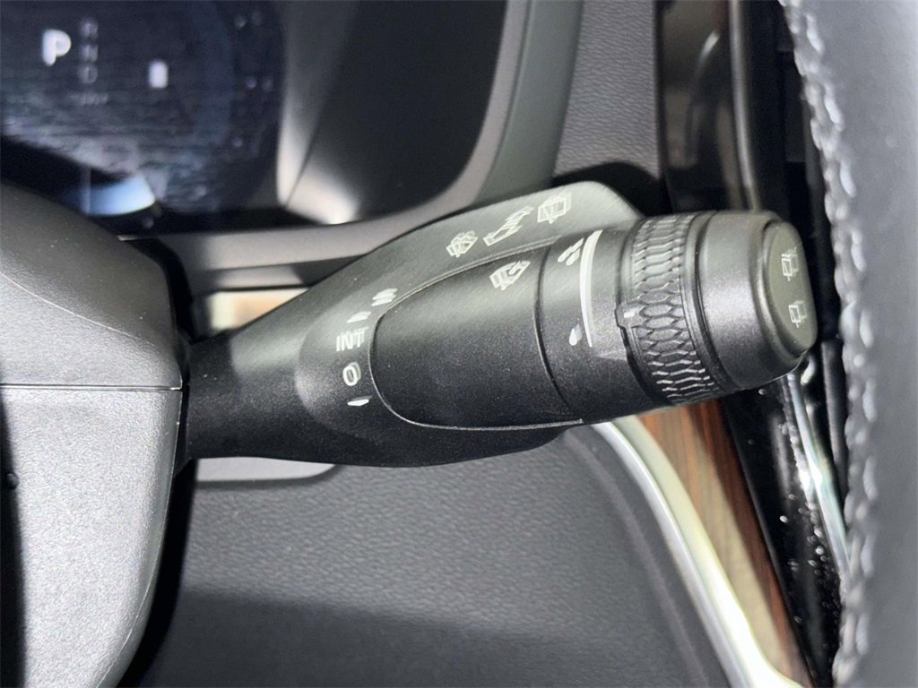 Used 2025 Volvo V60 B5 Cross Country Plus image 29