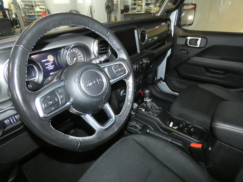 Used 2022 Jeep Wrangler Unlimited Sahara w/ Cold Weather Group AWD/4WD image 8