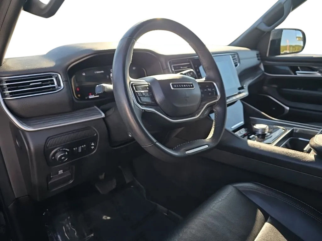 Used 2024 Jeep Wagoneer Series II w/ Flexible Seating Group AWD/4WD image 14
