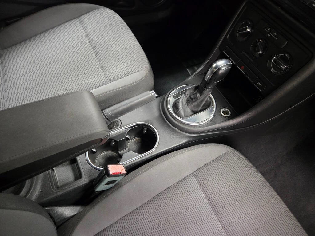 Used 2013 Volkswagen Beetle 2.5 image 39
