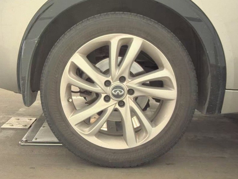 Used 2017 INFINITI QX30 Premium w/ Cargo Package image 29