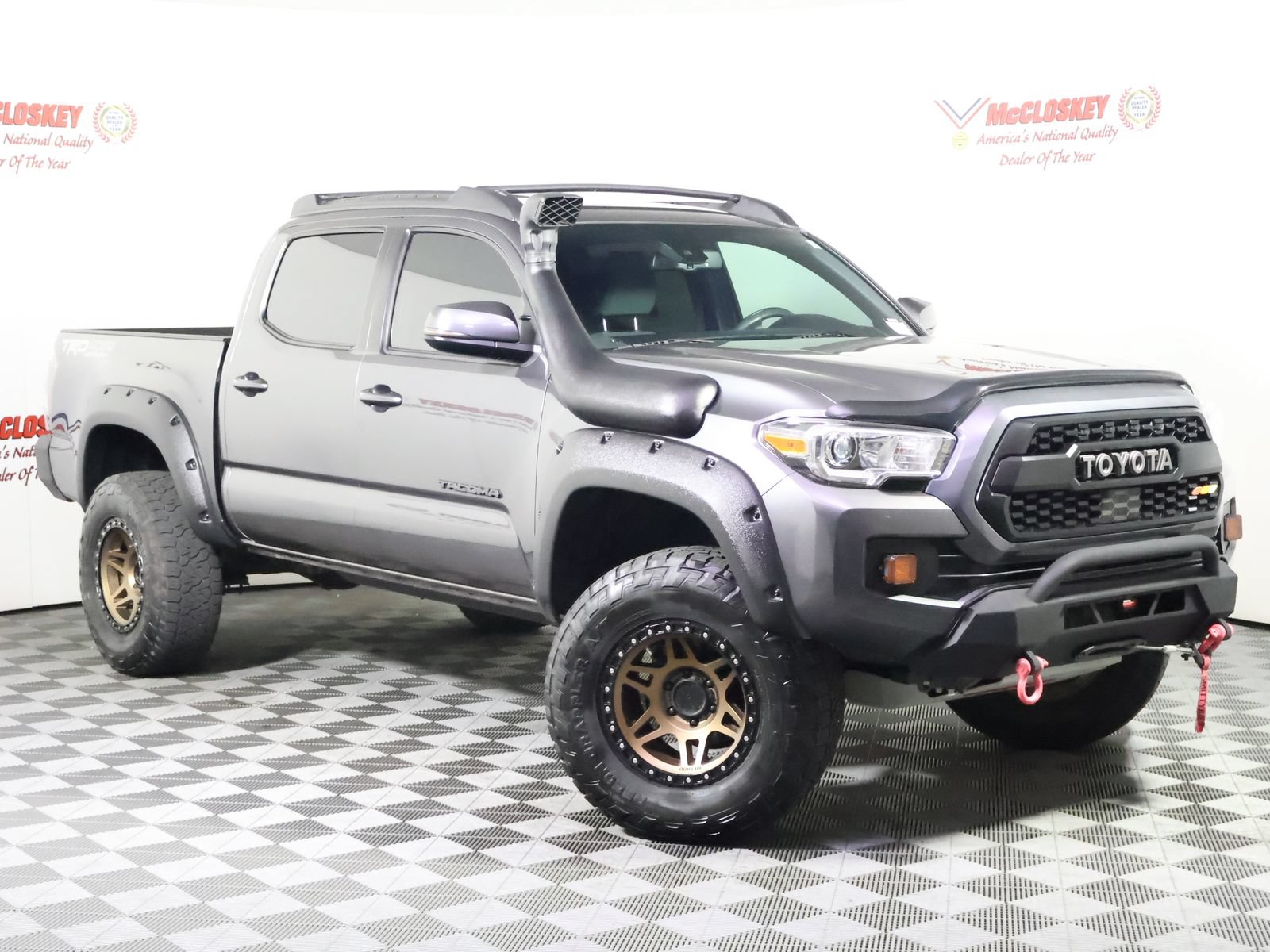 Used 2019 Toyota Tacoma TRD Off-Road w/ Technology Package AWD/4WD image 2