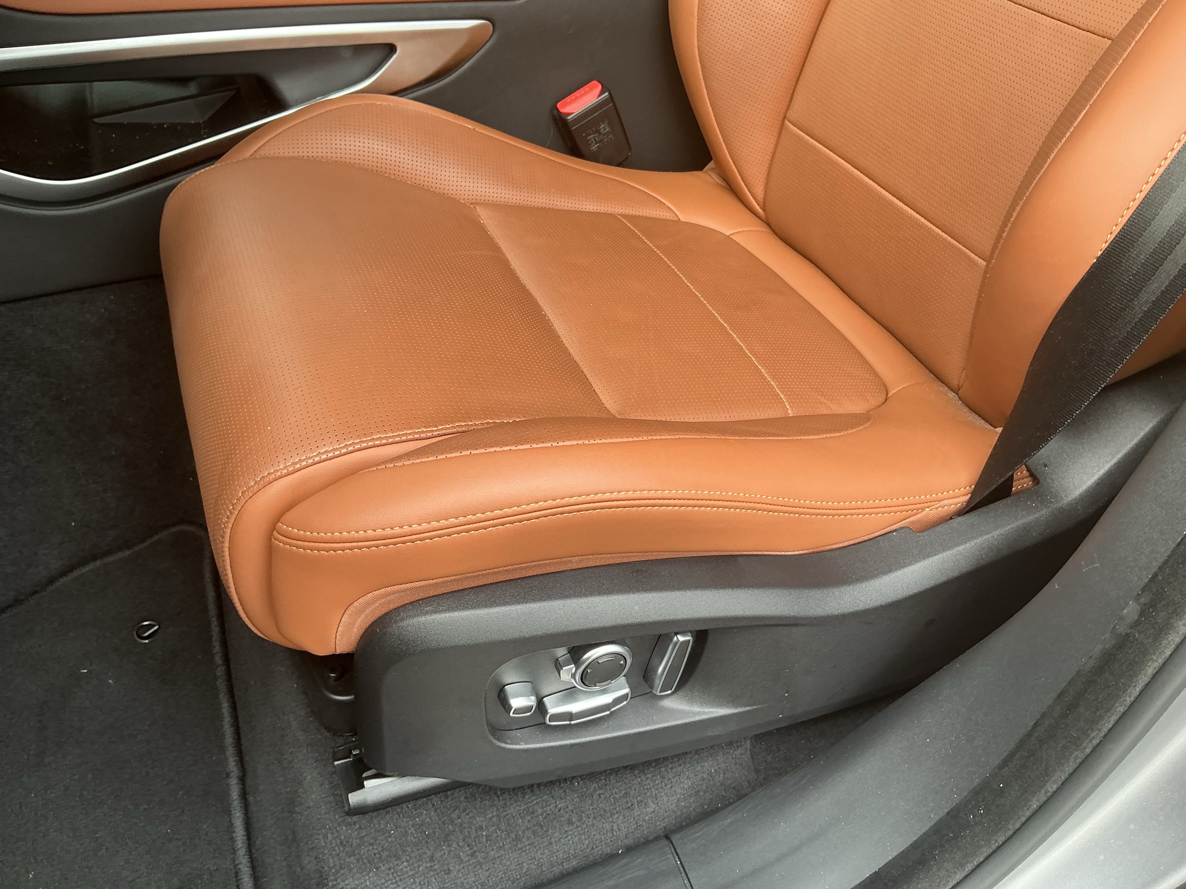 Certified 2026 Jaguar F-PACE R-Dynamic S AWD/4WD image 17