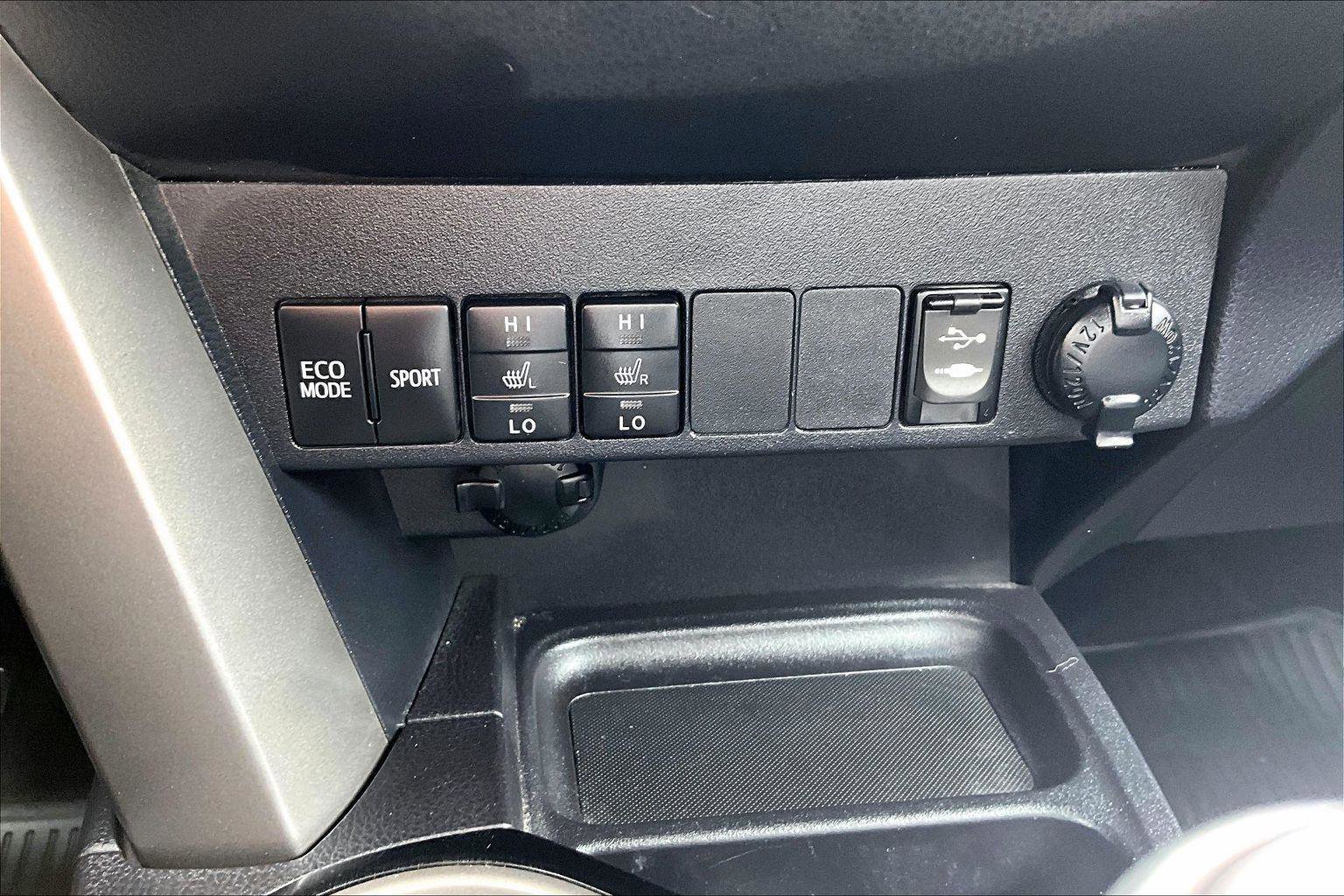 Used 2017 Toyota RAV4 Limited w/ Advanced Technology Package image 32