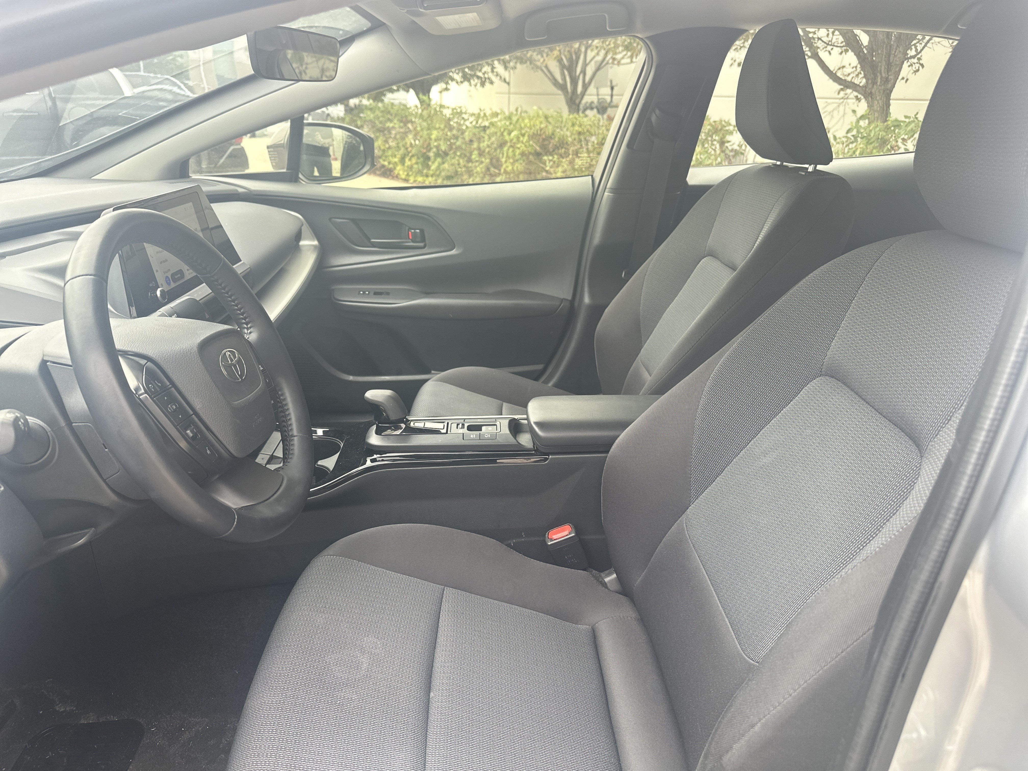 Used 2025 Toyota Prius LE FWD image 13