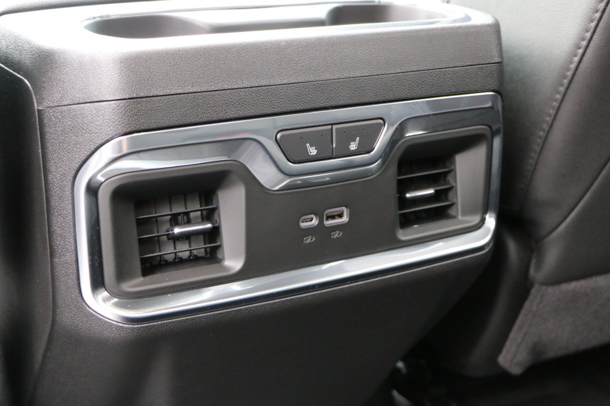 Used 2026 Chevrolet Silverado 1500 High Country AWD/4WD image 36