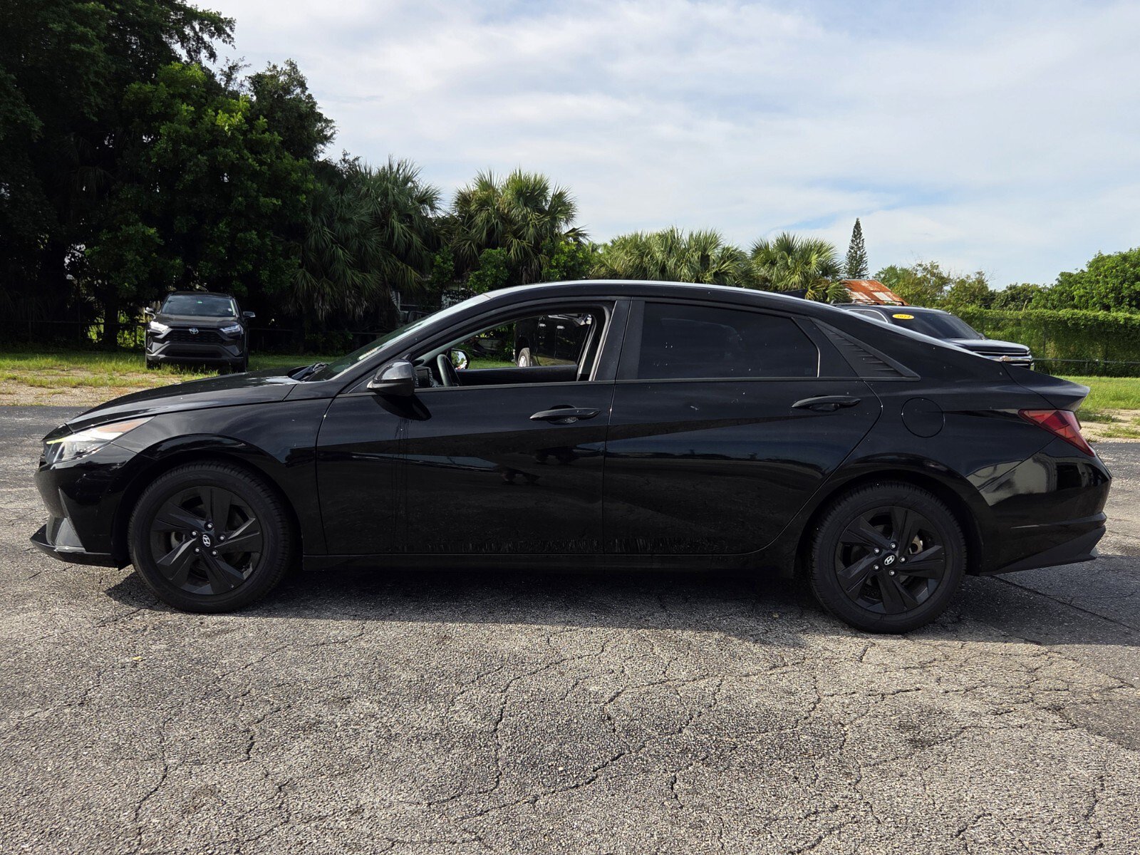 Used 2021 Hyundai Elantra SEL FWD image 2