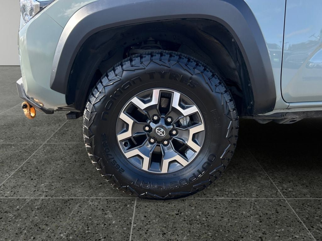 Used 2022 Toyota Tacoma TRD Off-Road AWD/4WD image 4