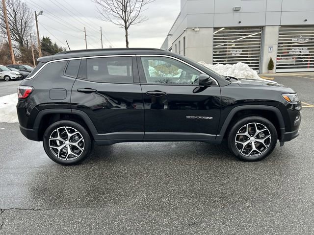 Used 2024 Jeep Compass Limited image 9