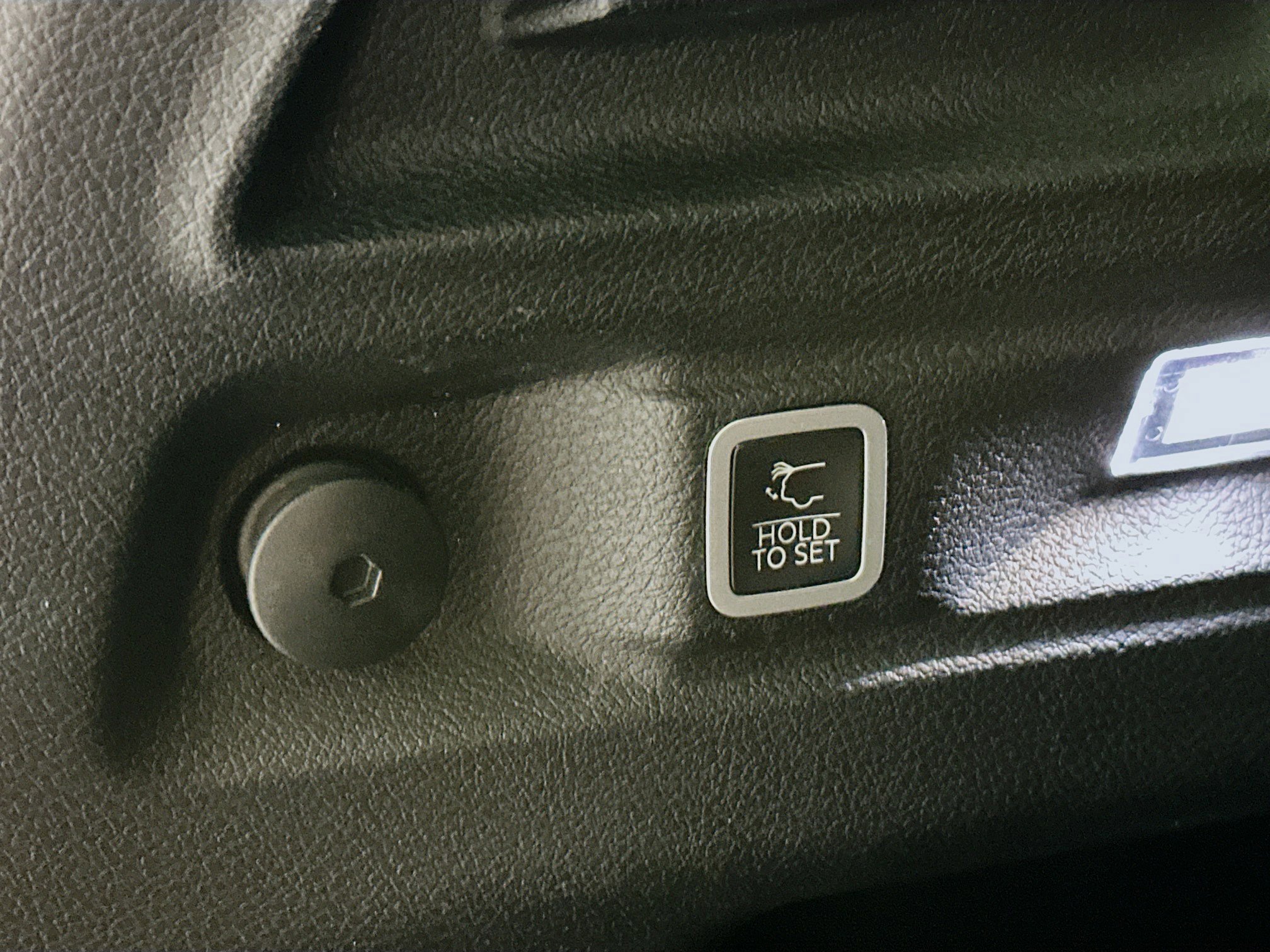 Used 2023 Jeep Grand Cherokee L Laredo image 32