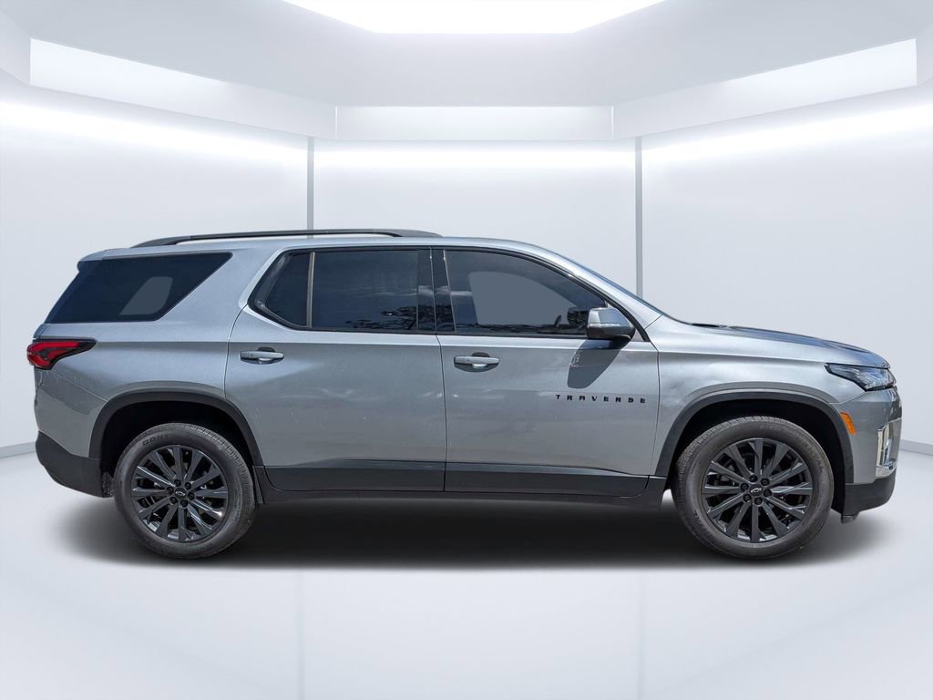 Used 2023 Chevrolet Traverse RS image 2