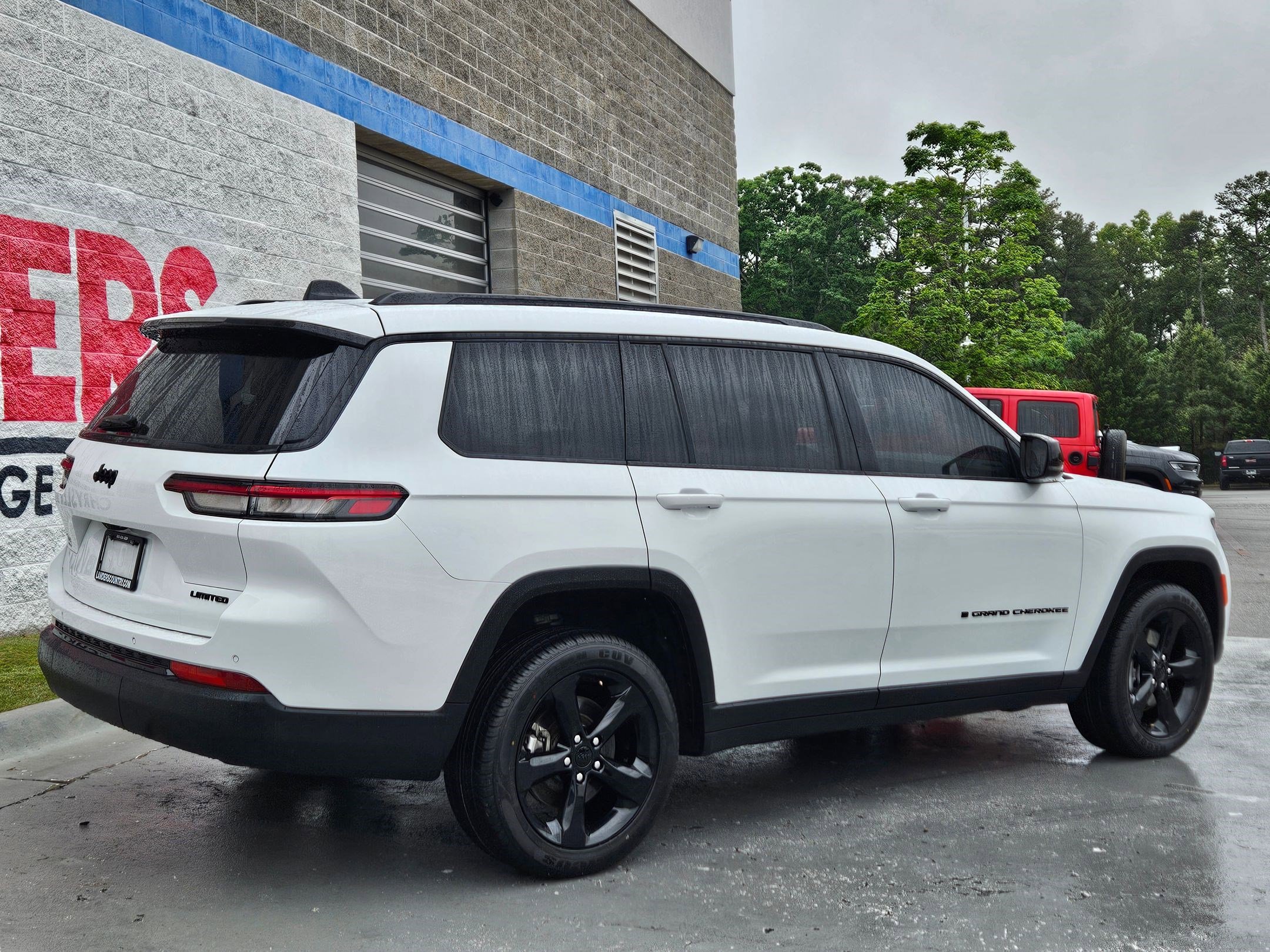 Used 2024 Jeep Grand Cherokee L Limited w/ Black Appearance Package RWD image 7