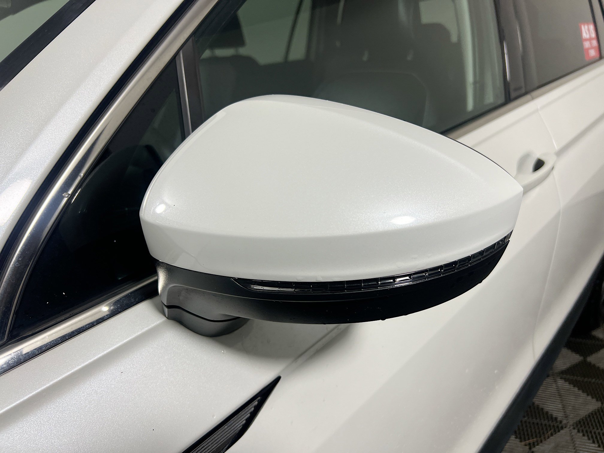 Used 2023 Volkswagen Tiguan SE image 12