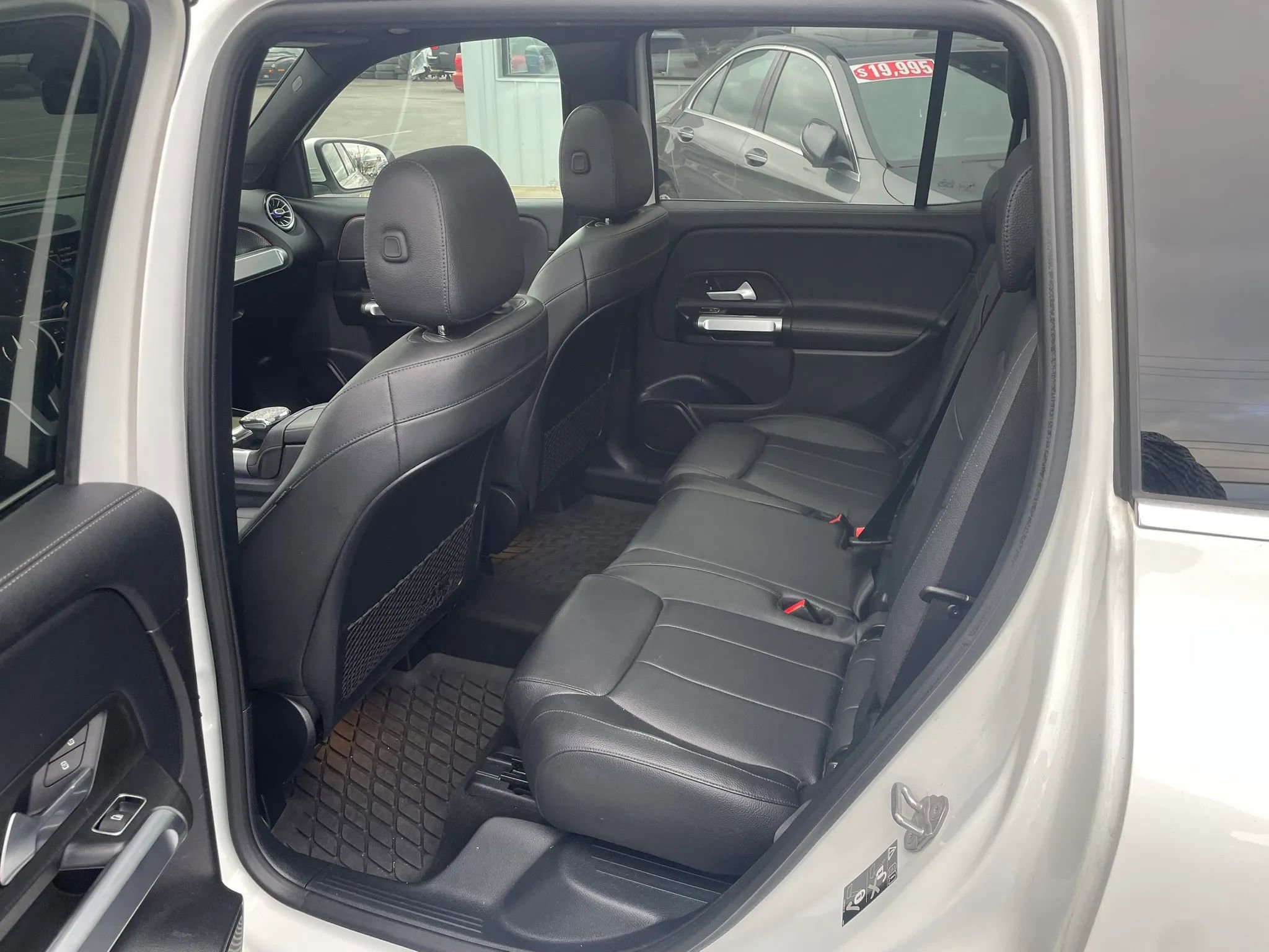 Used 2021 Mercedes-Benz GLB 250 4MATIC w/ Premium Package image 20
