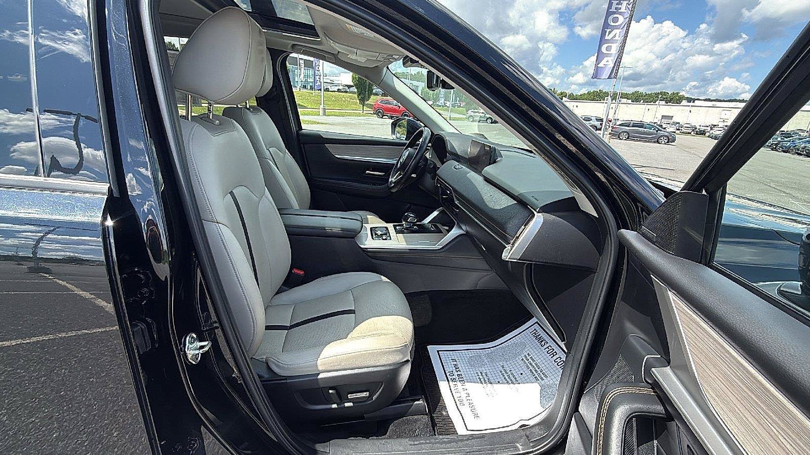 Used 2024 MAZDA CX-90 Plug-In Hybrid w/ Premium Pkg AWD/4WD image 16