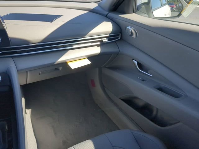 Used 2025 Hyundai Elantra SE image 15