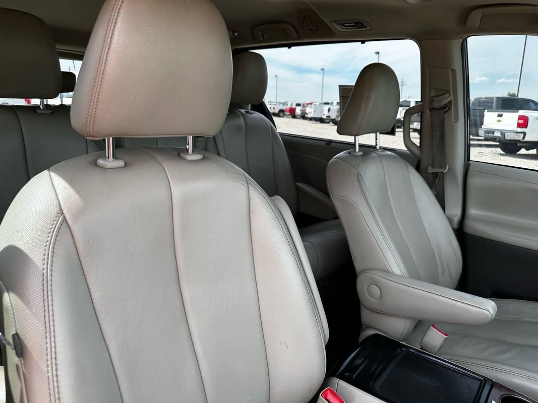Used 2012 Toyota Sienna XLE image 14