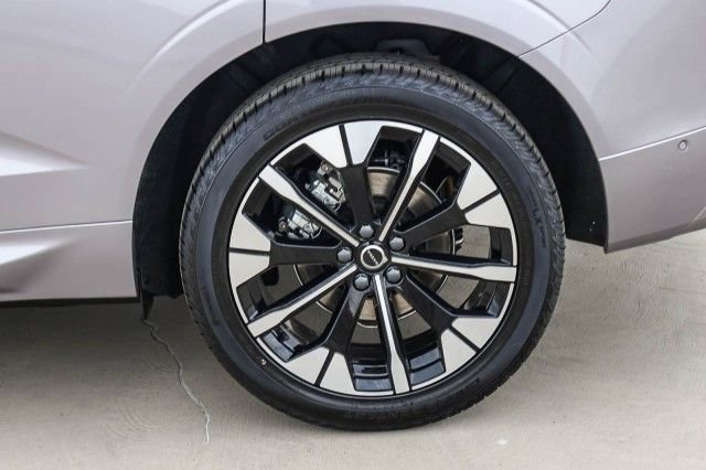 New 2026 Volvo XC60 B5 Plus w/ Climate Package PRO image 9