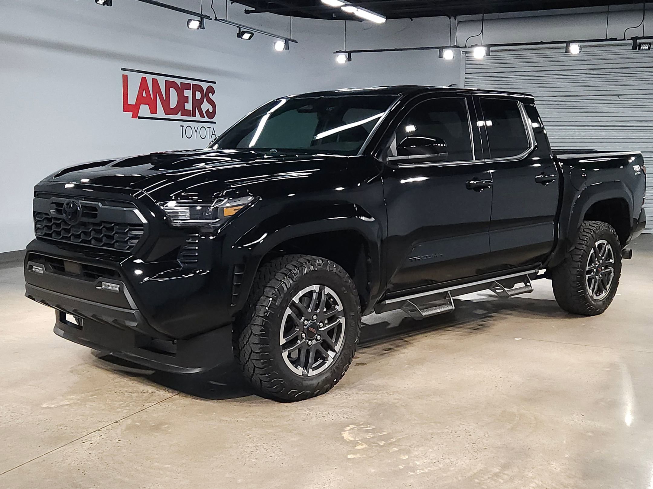 Used 2025 Toyota Tacoma TRD Sport image 3