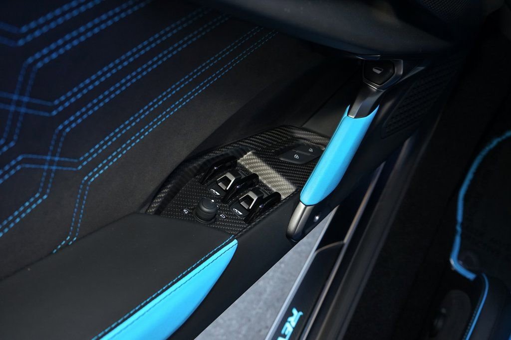 Used 2025 Lamborghini Revuelto image 37