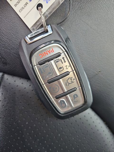 Used 2025 Chrysler Pacifica Select image 54