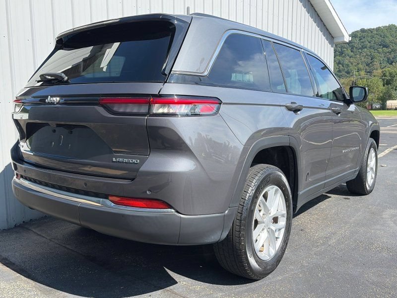 Used 2023 Jeep Grand Cherokee Laredo X AWD/4WD image 7