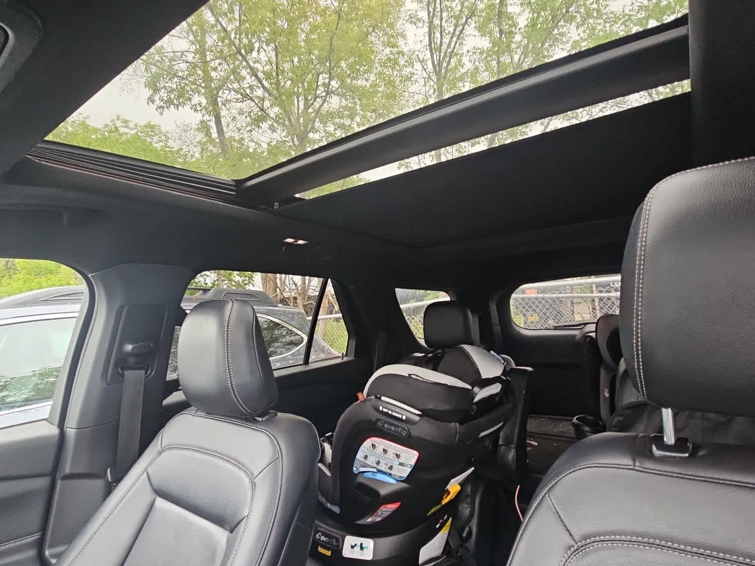 Used 2020 Ford Explorer XLT w/ Equipment Group 202A AWD/4WD image 6