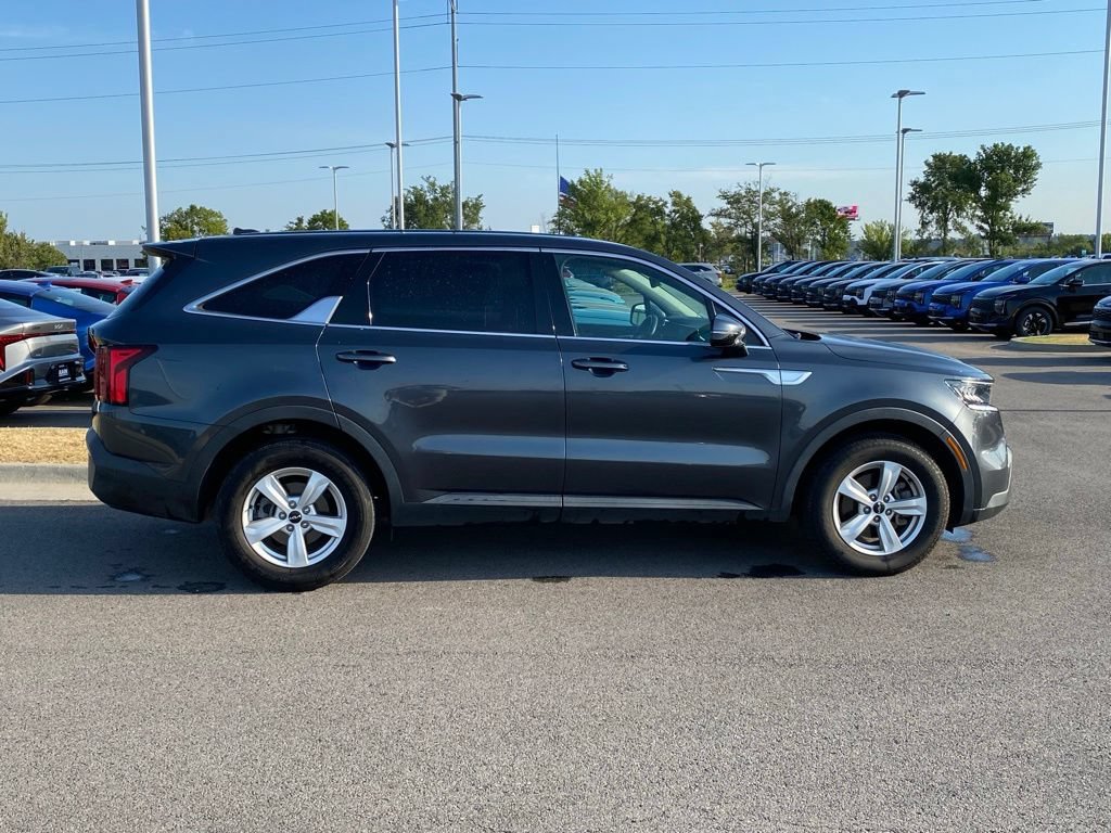 Certified 2023 Kia Sorento LX FWD image 8