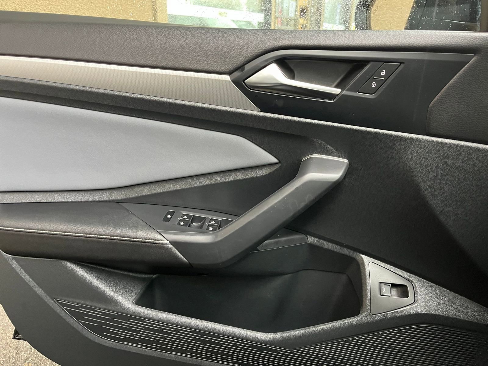 Used 2025 Volkswagen Jetta SE image 20