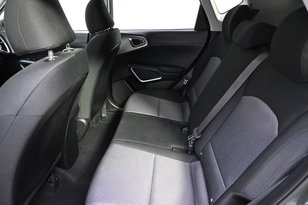 Used 2025 Kia Soul LX w/ LX Technology Package FWD image 21