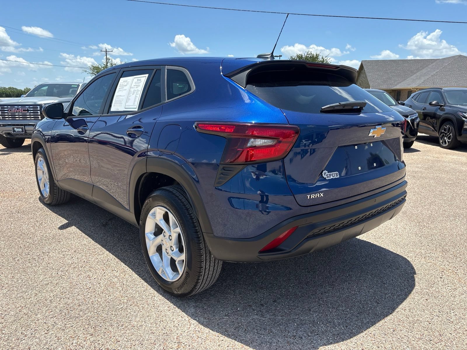 Used 2024 Chevrolet Trax LS w/ LS Convenience Package FWD image 3