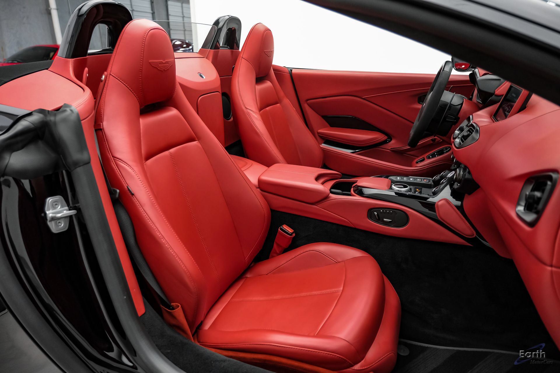Used 2022 Aston Martin V8 Vantage Roadster RWD image 54