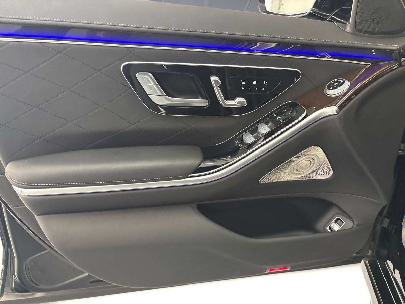 Used 2024 Mercedes-Benz S 580e 4MATIC Sedan image 9