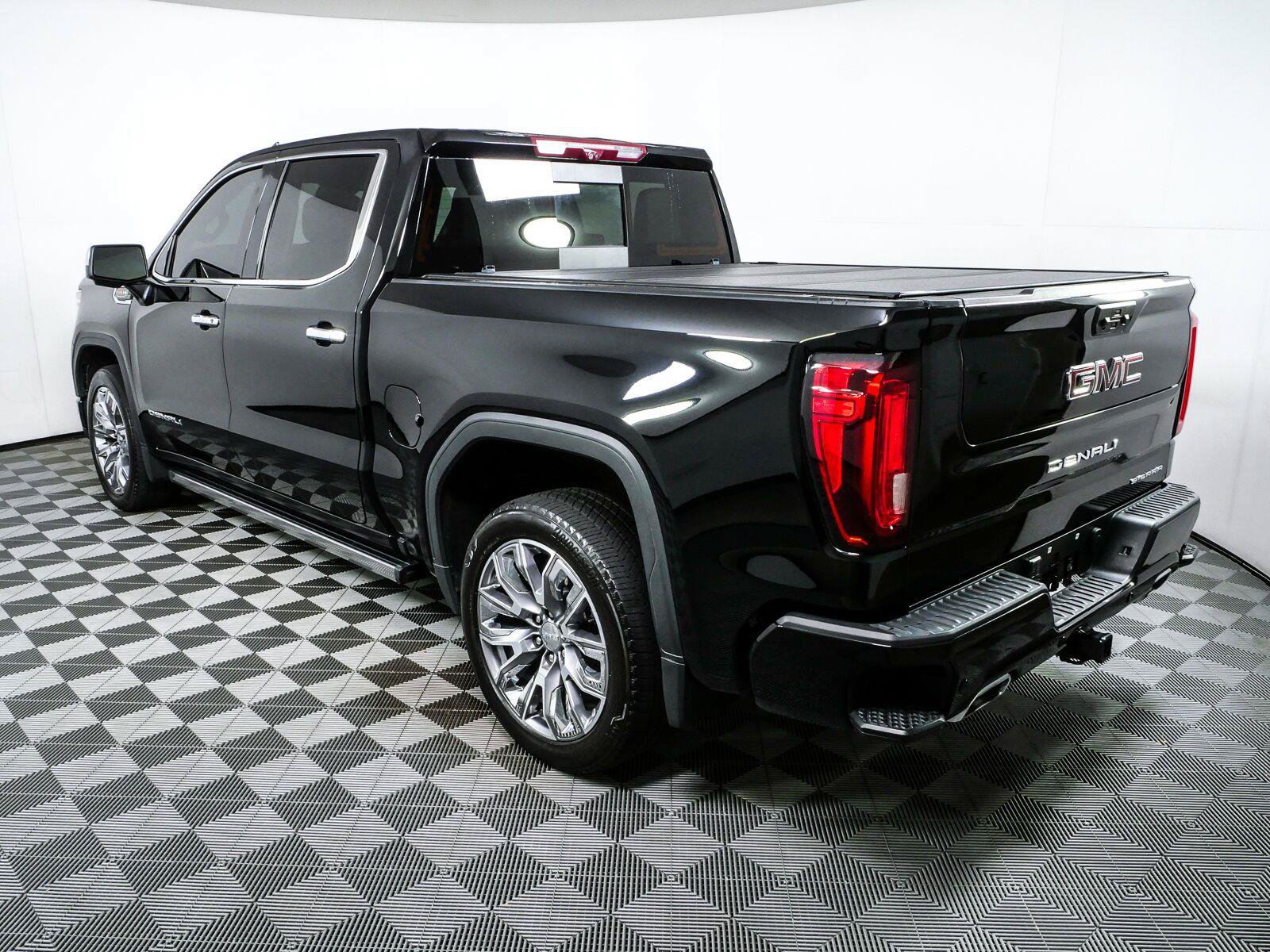 Used 2024 GMC Sierra 1500 Denali AWD/4WD image 31