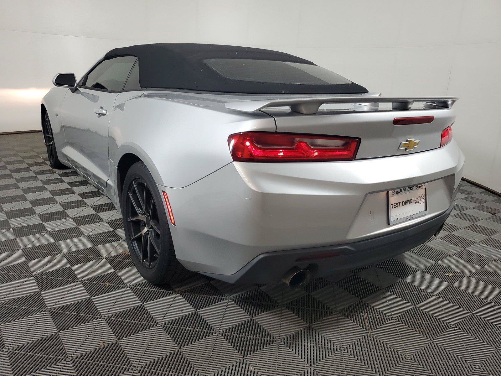 Used 2017 Chevrolet Camaro LT RWD image 6